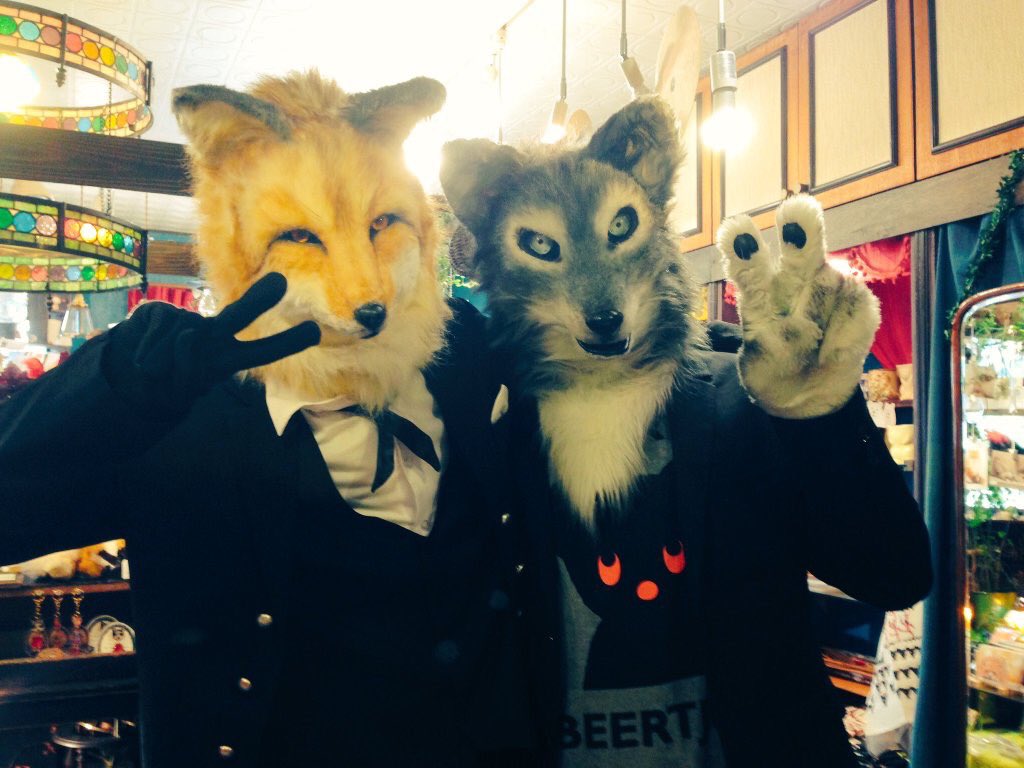 自己紹介その2。キツネの姿（ハーフスーツの着ぐるみ）で遊んでます