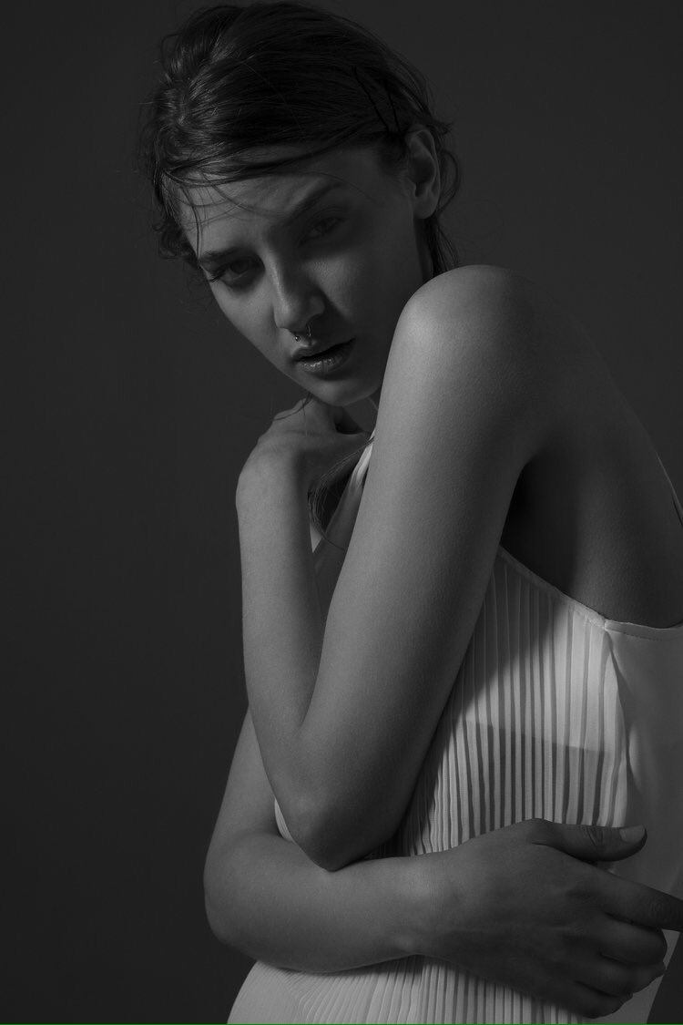 MechiPeralta's tweet photo. @Reserved_mag #NY ph Ale Burset sty @angieugarte mkup @mechiperalta hair @supernova_pelu @NousEtudions @pinkmodels1 https://t.co/dmdDcb4aXO