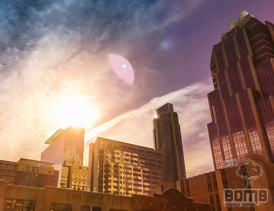 Back to the #citygrind after an amazing long weekend. Happy Tuesday! #bigcity #lightthefuse #bombnation