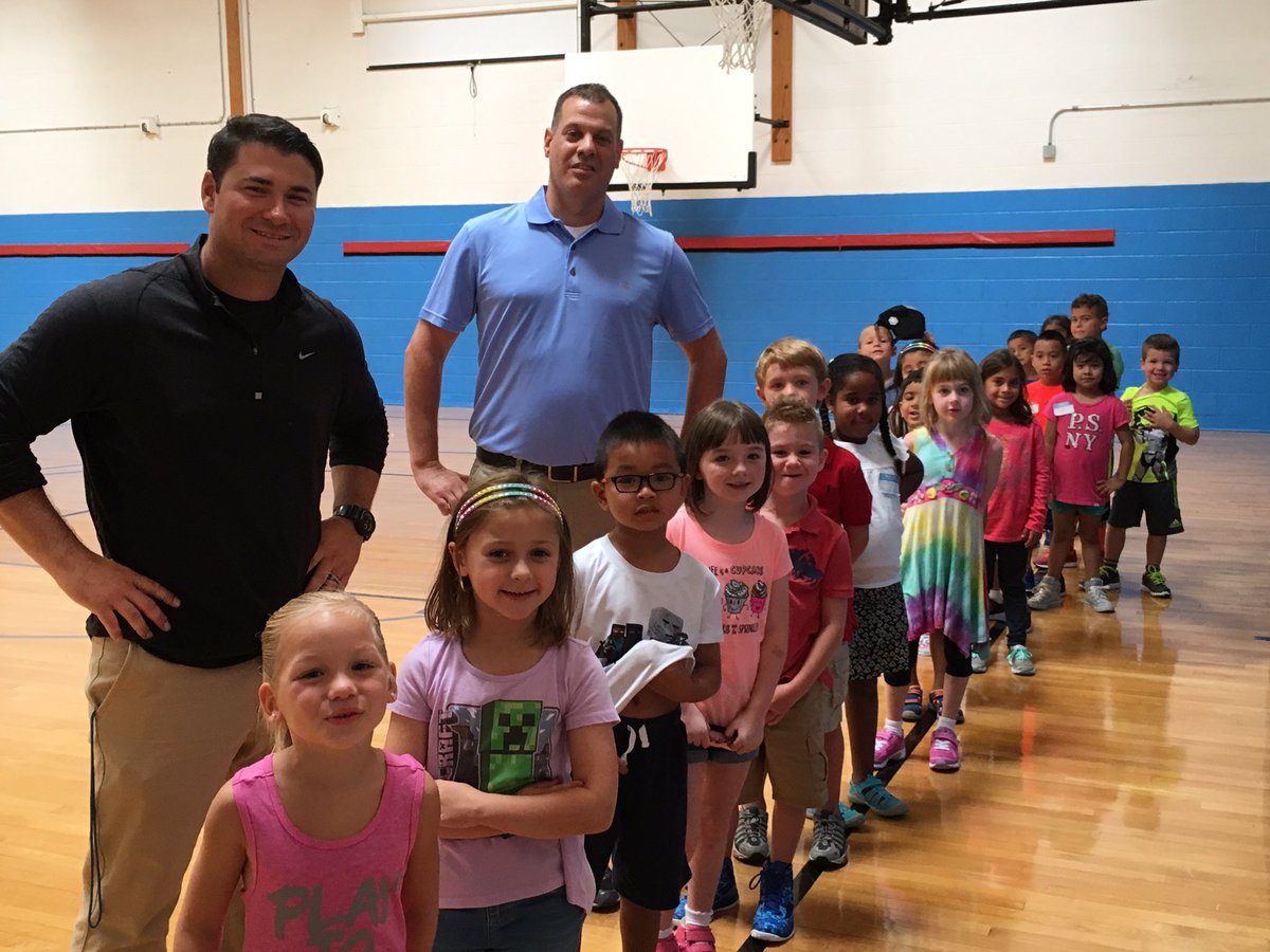 WOSnews's tweet image. Coach Dehler and Coach Counihan with #mrslukeWOS class