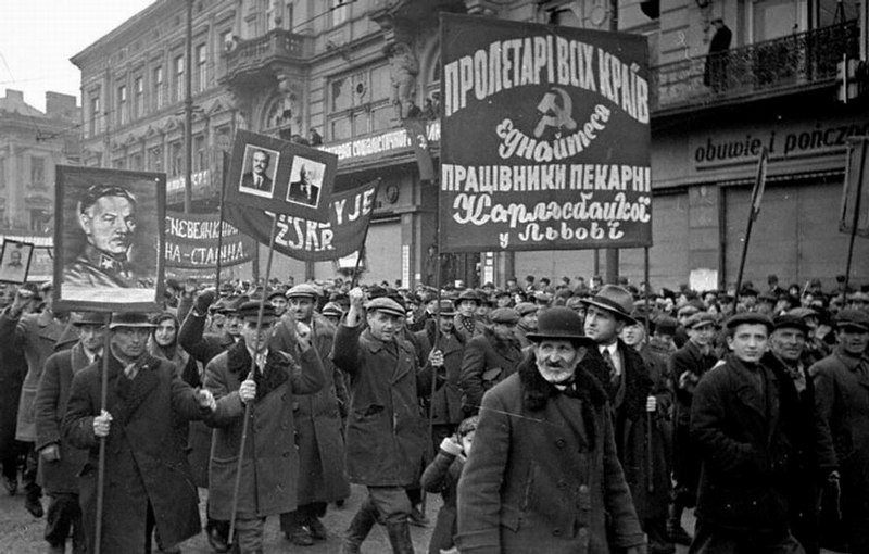 Митинг во Львове по случаю 22-й годовщины Октябрьской революции
