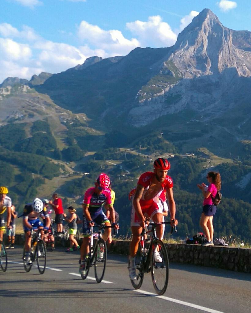 JeanPierre267's tweet photo. @LoicChetout à l oeuvre dans les 2 derniers kms de l Aubisque @TeamCOFIDIS @lavuelta 👏 #laforcebasque https://t.co/24uDDJ391O