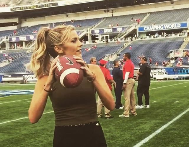 SportSmasher's tweet image. Sam Ponder Shows Off Her Arm On College #Gameday (Video) #SamPonder #CollegeFootball 

sportsmasher.com/2016/09/06/sam…