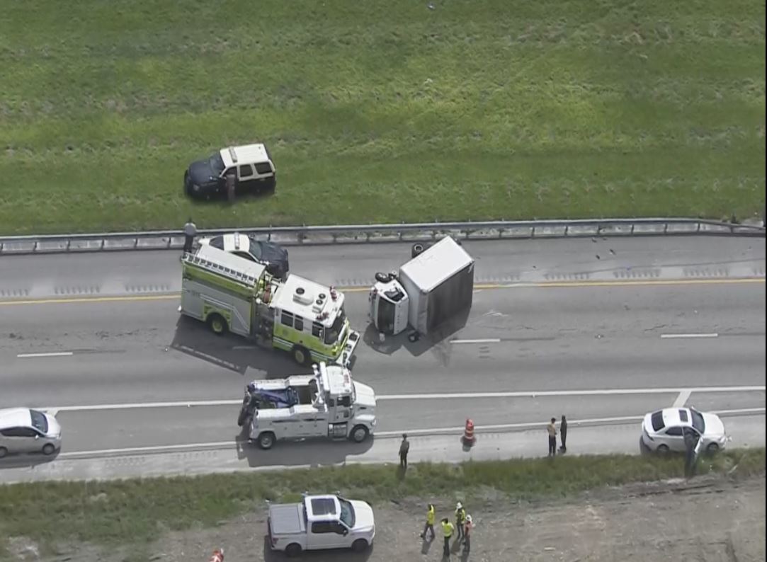 Crash on Turnpike SB at Sw 112th Ave. SB lanes closed! #traffic https://t.co/vbCVhQH7BU