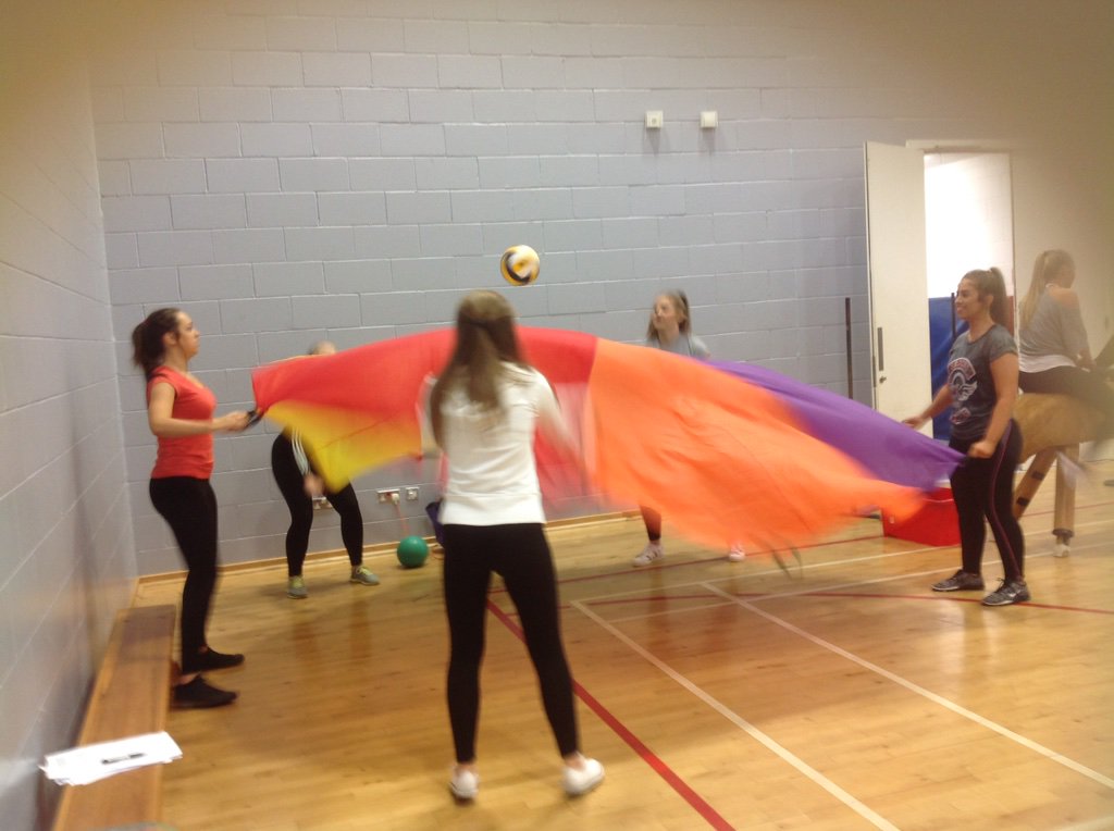 S4 girls @CalderglenPE found the parachute today in PE what fun they had #sorearmstomorrow #whatalaugh