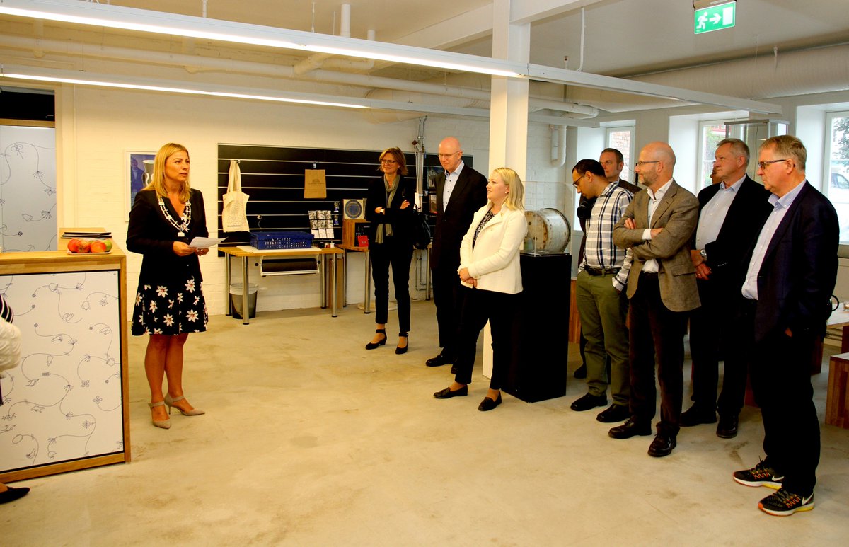 TelemarkMuseum's tweet image. Norges Høyesterett besøkte Porselensmuseet i dag! I morgen går turen til Henrik Ibsen Museum! Stas med slikt besøk!