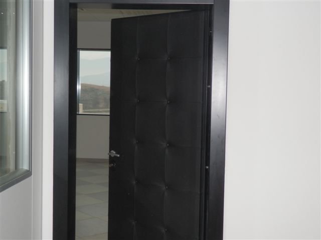 #AlbaDoors Porta blindata con pannello rivestito in pelle #leather #armoreddoor albadoors.it