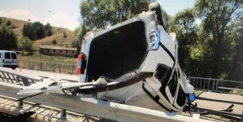 Düğün yolunda kaza: 6 yaralı
oku.net/icerik/dugun-y…