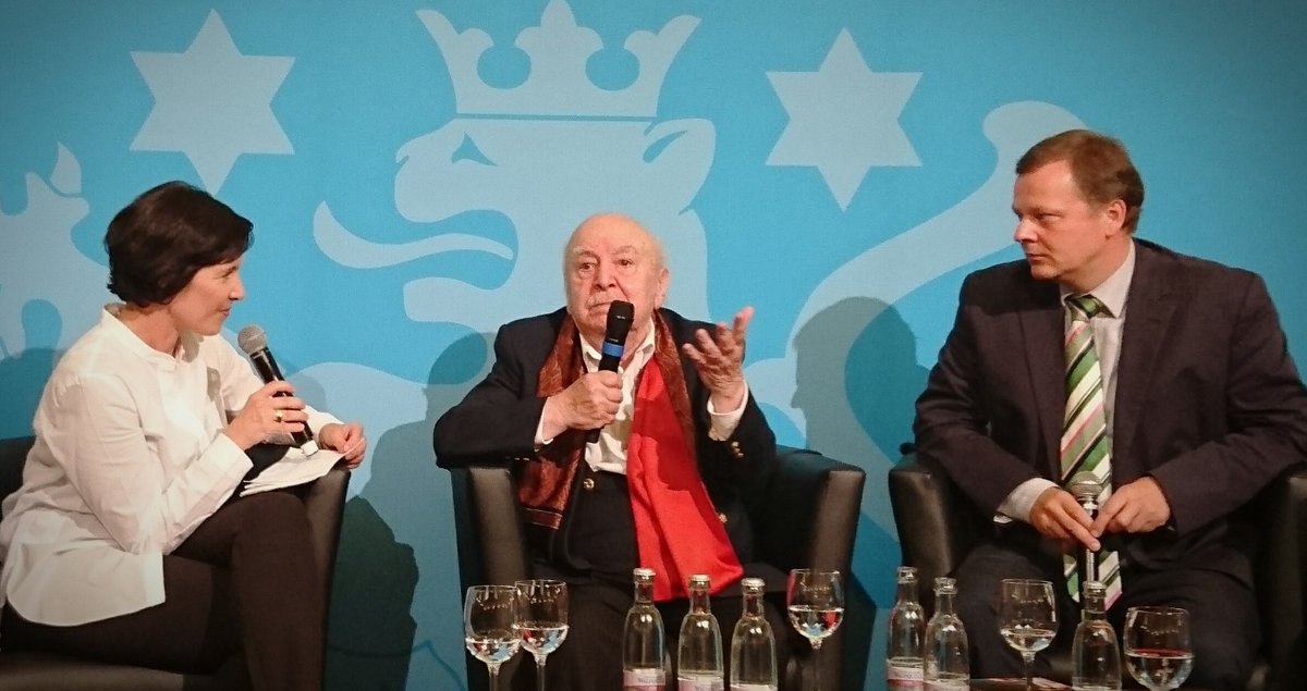 HendrikKrumbein's tweet photo. Mit 98 Jahren war heute "Der letzte Klezmer" Leopold Kozłowski-Kleinman zu Gast i.d. @thueringende b.d. @AchavaFest https://t.co/j16ZXaVq3t
