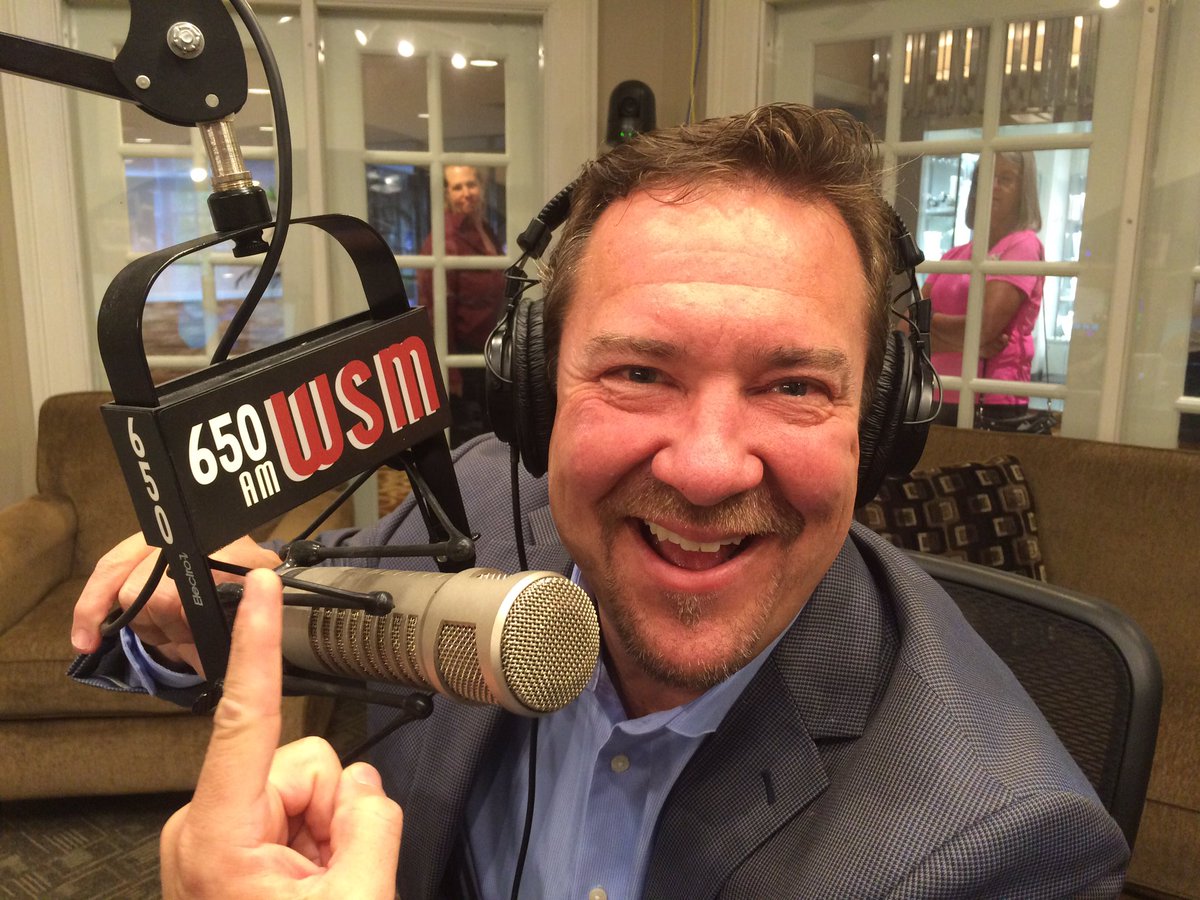 MarkACleveland's tweet photo. On air live, right now w/ @OnePanNan @WSMradio talking about how you can #FightTraffic with @hytch #Nashville https://t.co/L18yvEumN4
