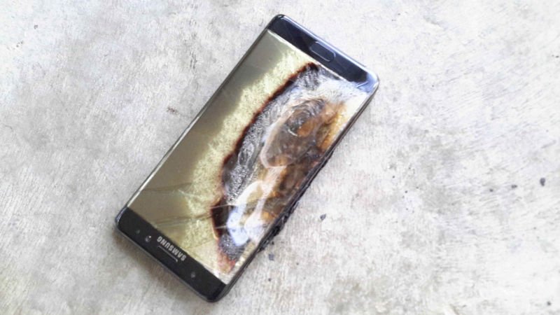 Gizmodo's tweet image. Galaxy Note 7 explodes in hotel room and causes nearly $1,400 worth of damage gizmo.do/crcjEuI