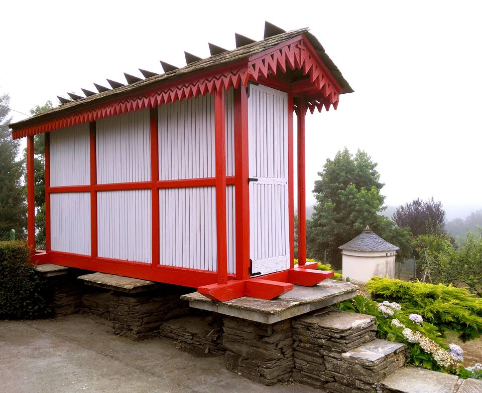 #Patrimonio coidado en Samos > Foto 1_ Ano 2007 (<a href="/KarlosKoto/">Carlos Henrique Fernández Coto</a>) Foto 2_ Ano 2016 (<a href="/barros_arq/">Fernando Barros</a>) <a href="/valentin_garci/">Valentín García Góme</a> @Xose85