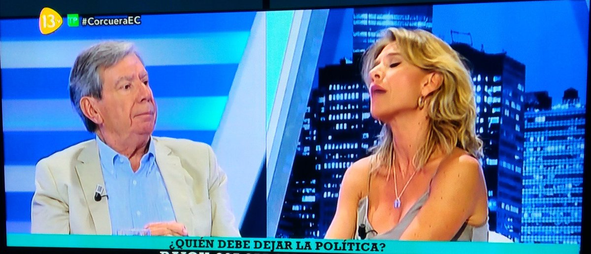 Comuneraactiva's tweet photo. #FirstDates124 como se pone la rubia escuchando a  #corcueraec 2a cita fijo, https://t.co/VqRzAZCcEQ
