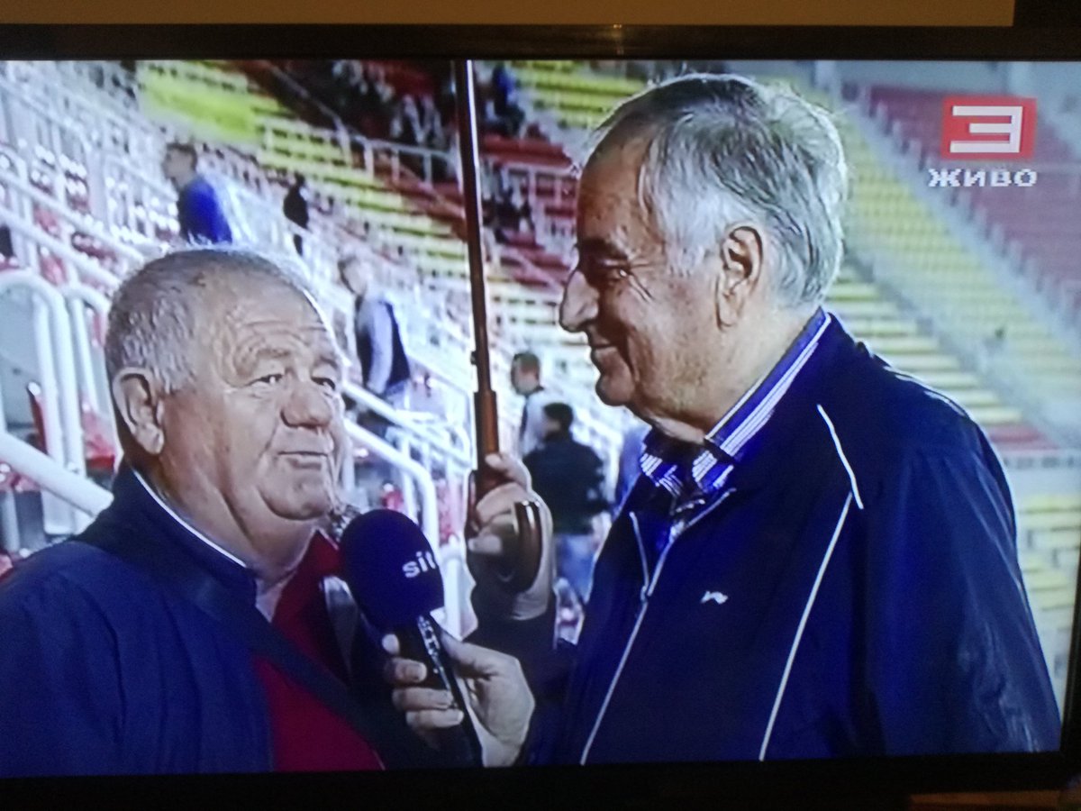 RedAlertMKD's tweet image. Се присеќаваат како го измислиле фудбалот...