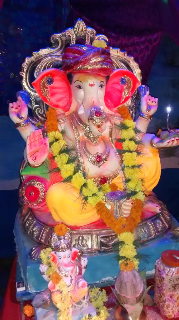 MahidaKeyur's tweet photo. Ganpati Bappa morya. https://t.co/qgrKdJ4Eaq