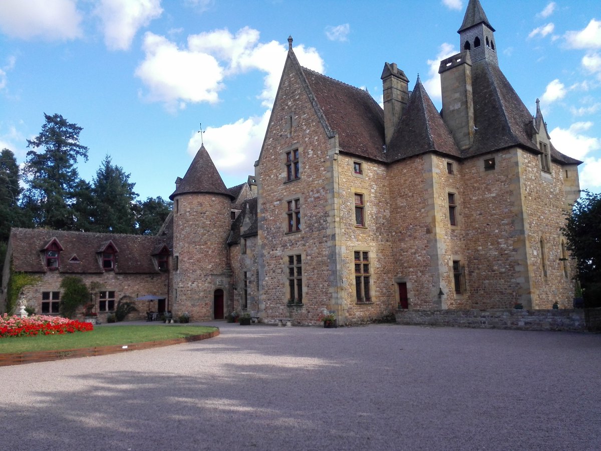 DDonckerT's tweet photo. #Chateau #Castle #dePeufeilhoux #History #Histoire #TimeTravel #We'llbeback #Formidable https://t.co/qnmY7v8zeT
