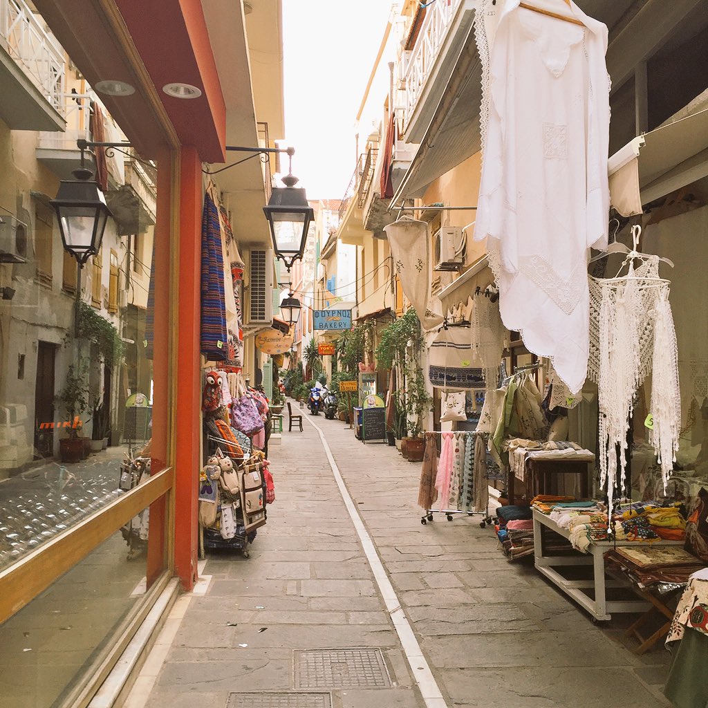 CharleneGuy's tweet photo. Little mooch round #Rethymno with a much needed caffeine Pitt stop #exploringcrete #greece2016 π¬π·πβοΈ https://t.co/i7KQEgVSlT