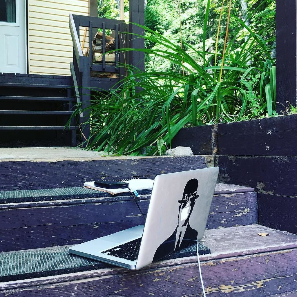 BrazenDesign's tweet image. Outdoor office. .
.
.
.
.
.
.
.
.
.
#outdooroffice #getoutside #frontstoop #mac #green #wo… ift.tt/2c4pwP5