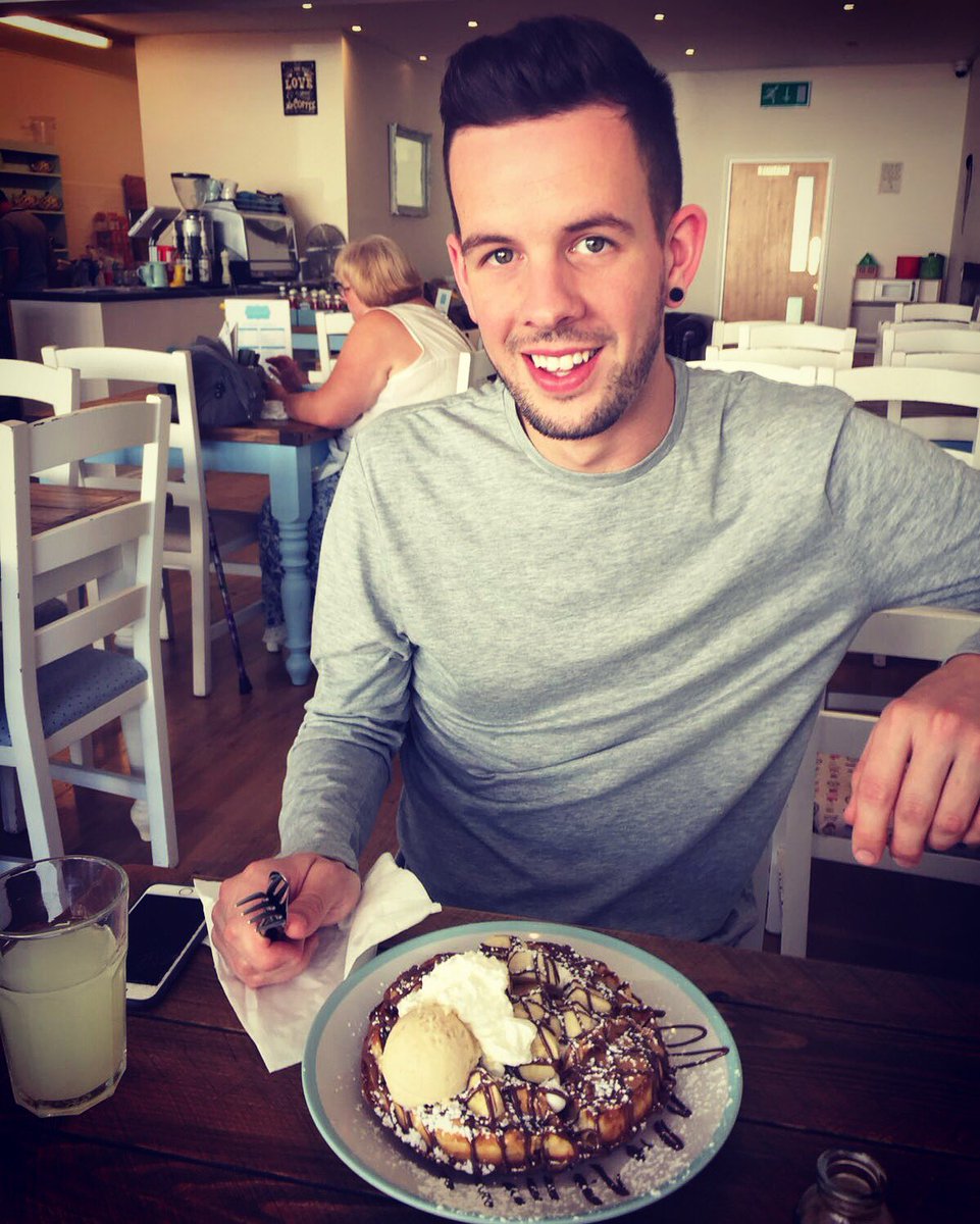 S3xpest's tweet photo. Totally craving a waffle from @crepeescape179 🐷 amazing place! Back in penarth soon https://t.co/Pv9sJxAGH6