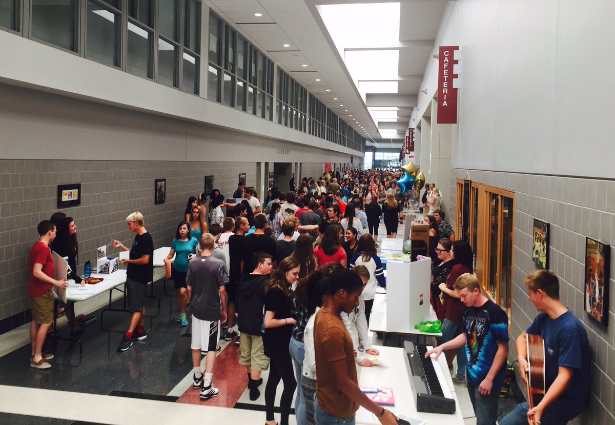 SASD_SAHS's tweet photo. Tremendous student engagement in the Souderton Club Fair. Get involved! Have fun! Connect to a mentorship @path360 https://t.co/1hoWzM4aAV