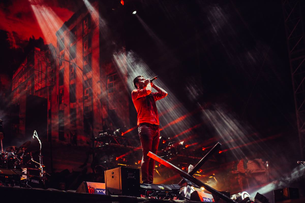 Heaven Shall Burn (<a href="/officialhsb/">Heaven Shall Burn</a>) saca al público el "lyric" video para "Bring The War Home"
youtu.be/Ed5CqrVS7ok