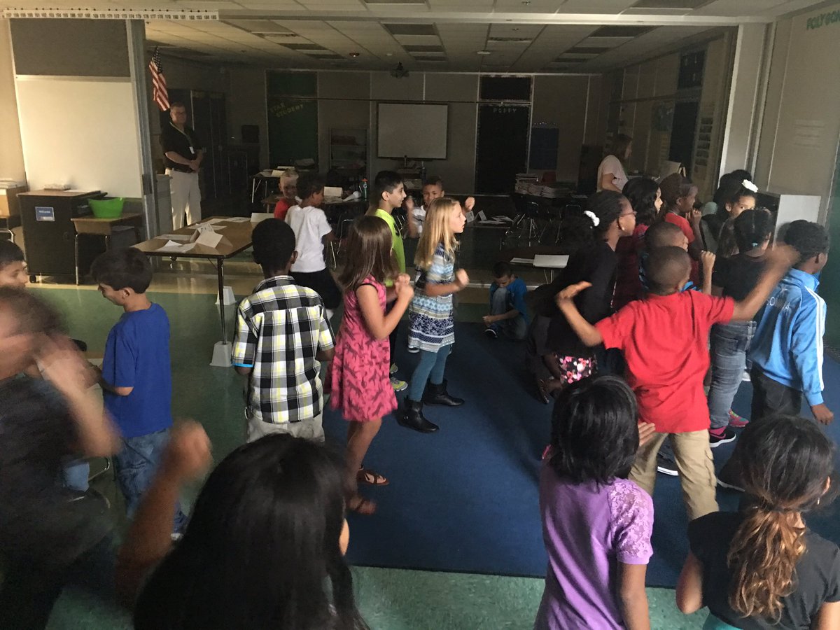 MrsRamirez3's tweet image. First @GoNoodle of the school year! #activebrains #GageGators #firstdayofschool #3rdgraders