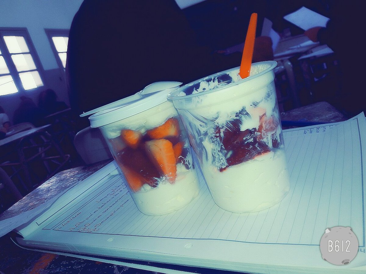 MaruPaz17's tweet photo. Para este mal tiempo.#Frutilla con crema https://t.co/e30X3mjZSM