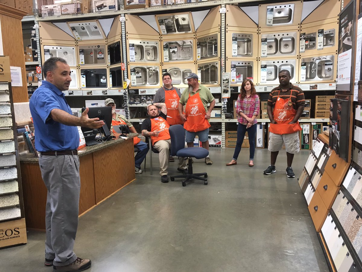 merritt_jen's tweet image. THANK YOU Jeremy from Stabella for the AWESOME PK! #AssociateInvolvement #trendingorange