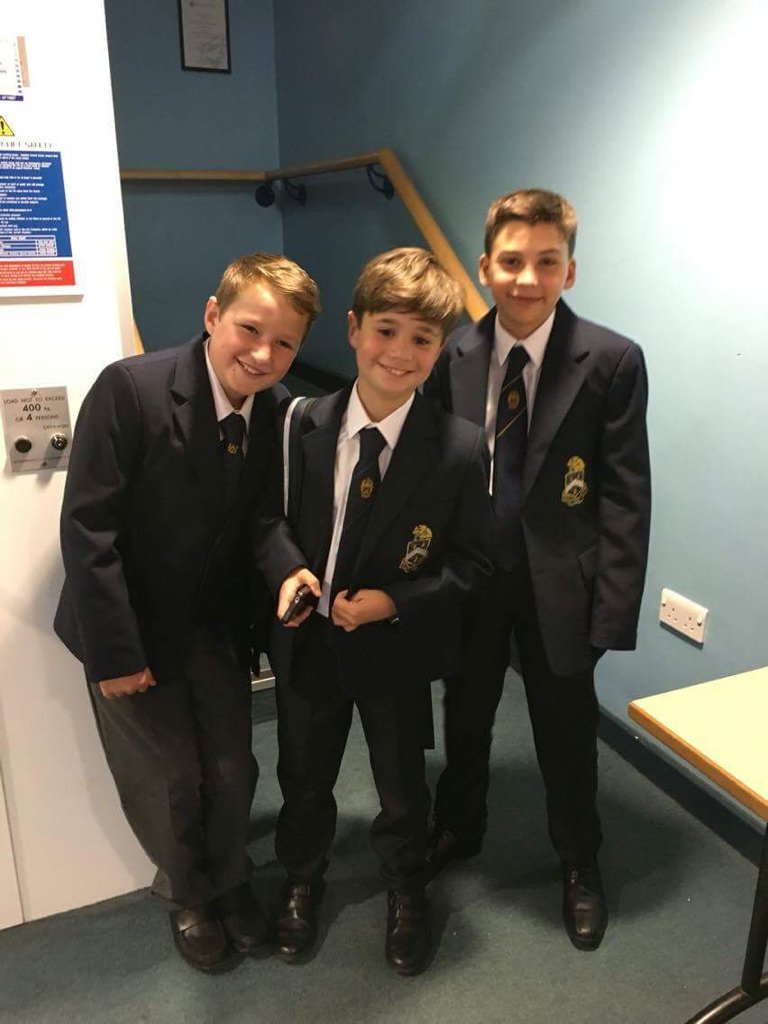 StamSarah's tweet photo. @ReadingBlues 3 happy year 7's . #excited#year7#great friends https://t.co/BSmPGanQfL
