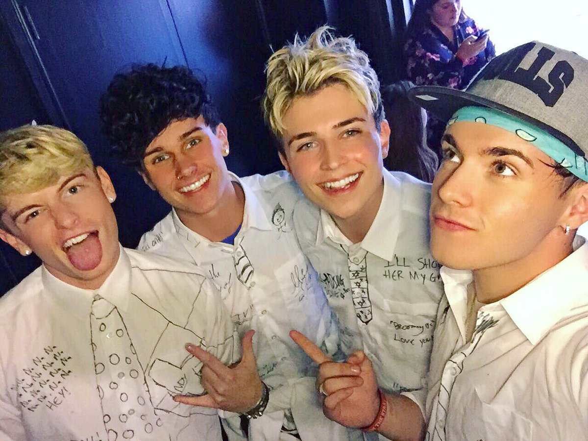 RoadTripTV's tweet image. RT for a RoadTrip DM from one of us🔥❤️