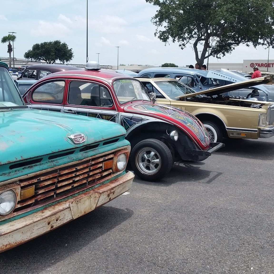 EMKustoms's tweet photo. Twin peaks car show. https://t.co/2myMb1w3YD