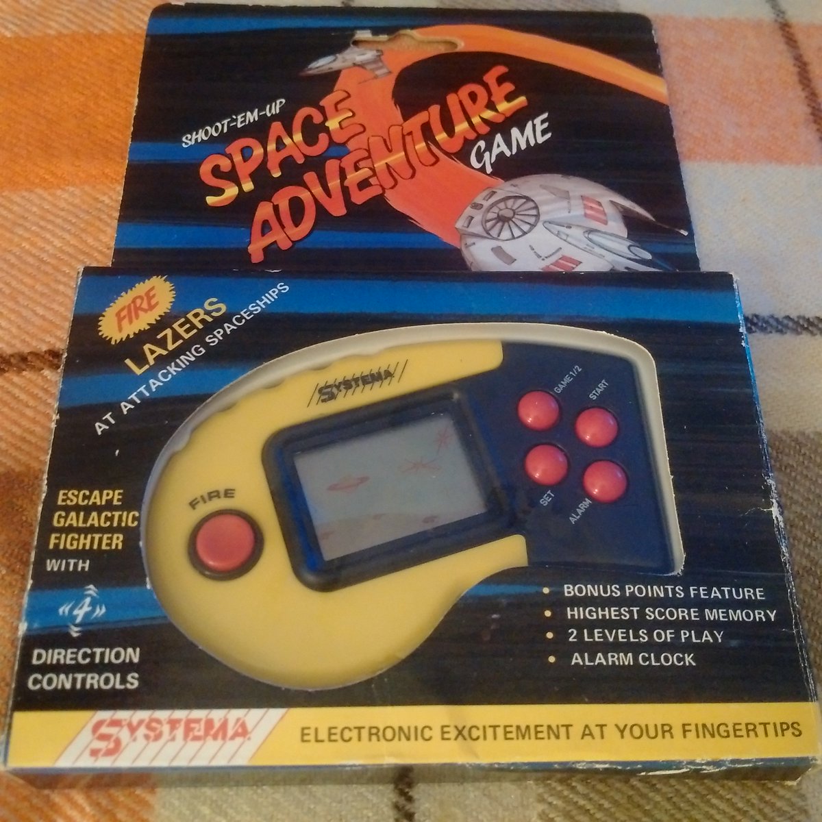 kingdomofcarts's tweet photo. Just got given this π one more for the handheld collection #retrogaming #retrogamer #gamer #lcdhandheld #systema https://t.co/8eN3DGX0Zj