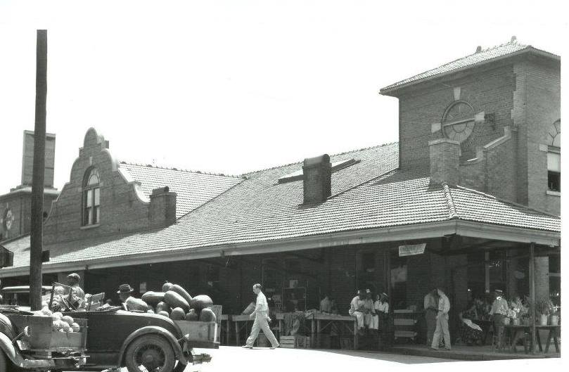 Open Thu-Sat-- City Market Produce is a hidden gem! Fresh, locally sourced produce at "historically low" prices!