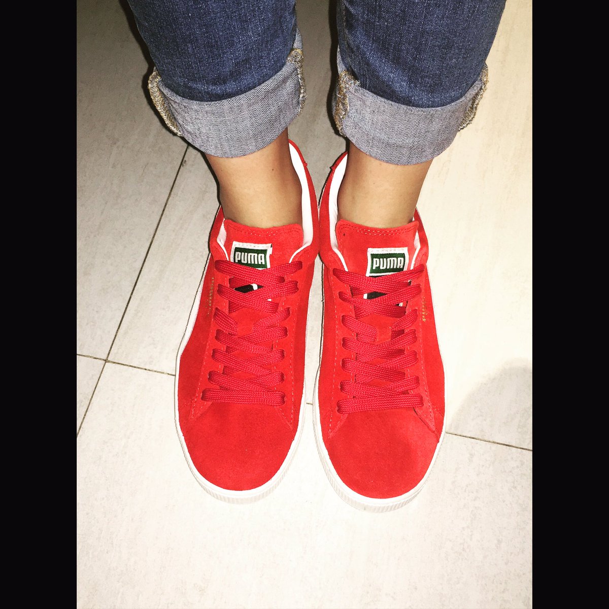 Leah_309's tweet photo. New Puma Suedes 👌👌 @PUMA #newkicks #suedes #puma #red #white #fresh2death #love 👟📸🎉💃🏻❤️ https://t.co/tZ5g9kcHRk