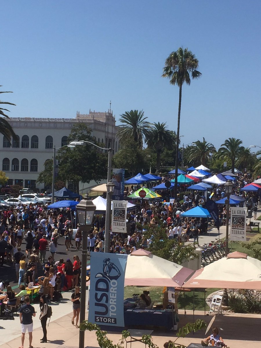 AveryCynthia's tweet photo. @uofsandiego Toreros! Come check out the Alcalá Bazaar! Student organizations are out recruiting! https://t.co/ppGdIuilYR