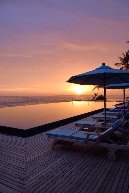 TikTonks's tweet image. Life goal: have an infinity pool in my back yard