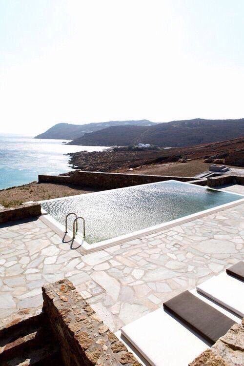 TikTonks's tweet image. Life goal: have an infinity pool in my back yard