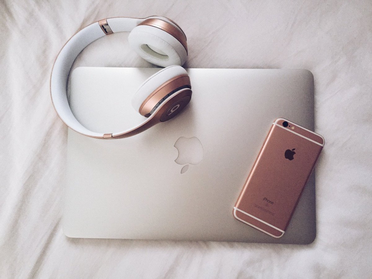 WinboClub's tweet photo. Can't afford it? No problem, checkout our giveaways https://t.co/9GkEozBhCv
#iphone #beats #macbook #free #giveaways https://t.co/kvHpprQuWi