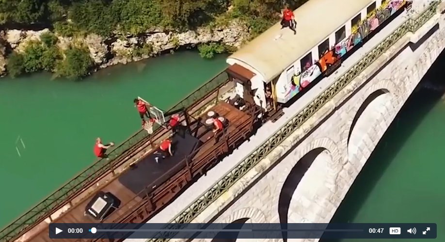 TrustedSupport's tweet image. Guys slam dunk on top of speeding train, 500 feet off the ground
mashable.com/2016/09/06/sla…