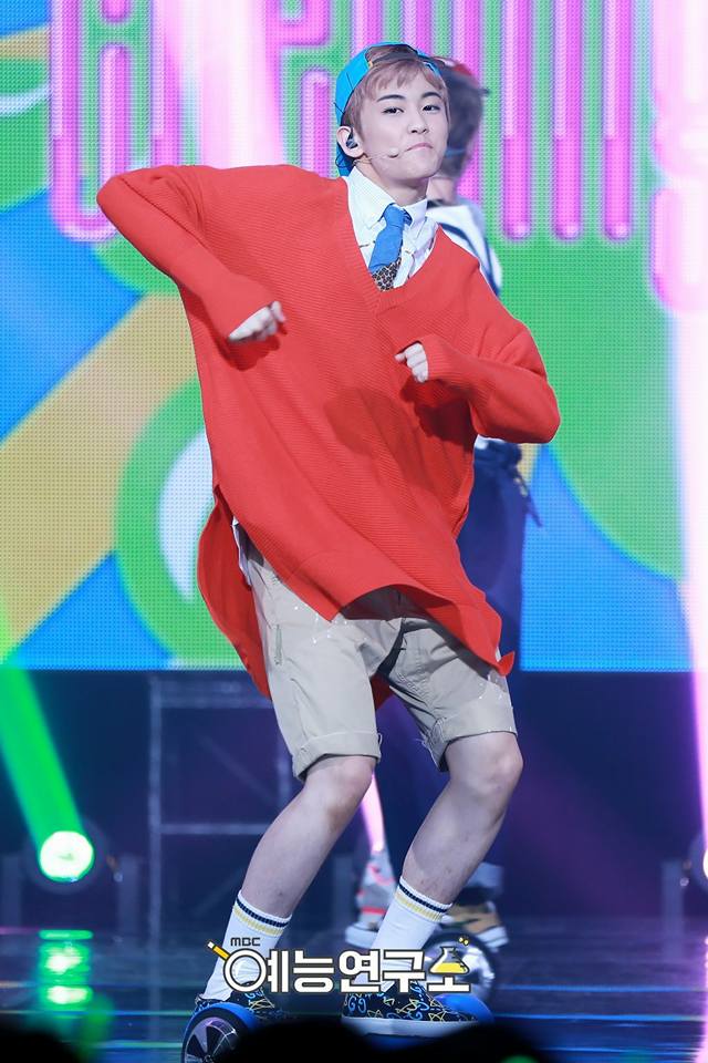NCTstan_'s tweet photo. Mark is really playing for my shit.. https://t.co/YdRZVFJRjY