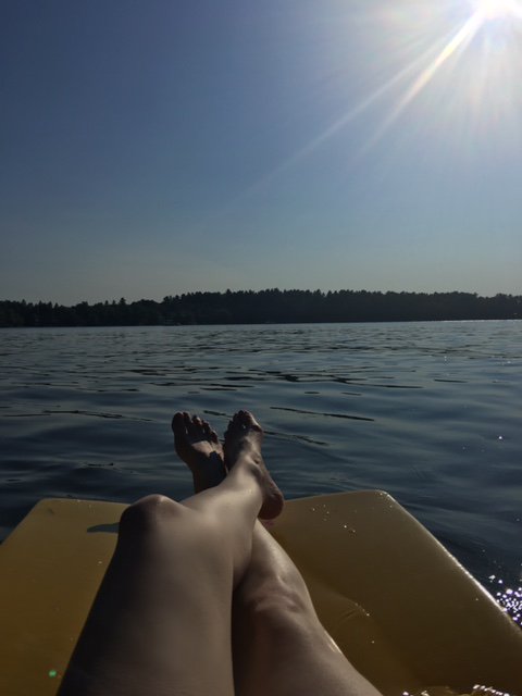 LauraPrepon's tweet photo. A much needed getaway! Peaceful weekend on the water in Maine! https://t.co/R51O3ijGLG