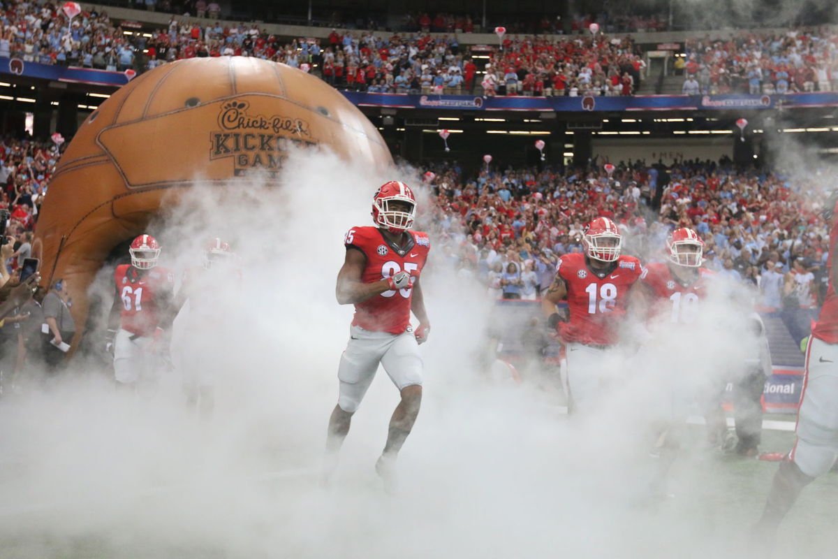 redandblack's tweet image. #Georgia moves into the top-10 of the @AP_Top25 Poll. bit.ly/2cEp2Vy