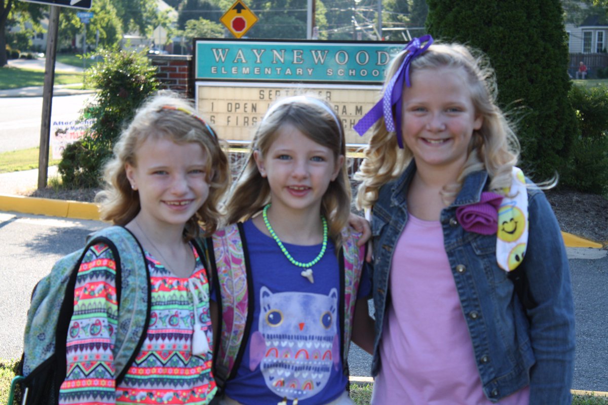 waynewoodes's tweet photo. We had a great first day of school! https://t.co/AmLgJcrXZr
