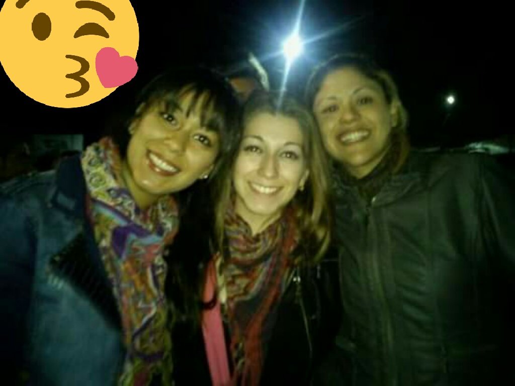 MerN_24's tweet image. Vos para mi @florirazu yo para vos 🎵 
#extrañarteespoco