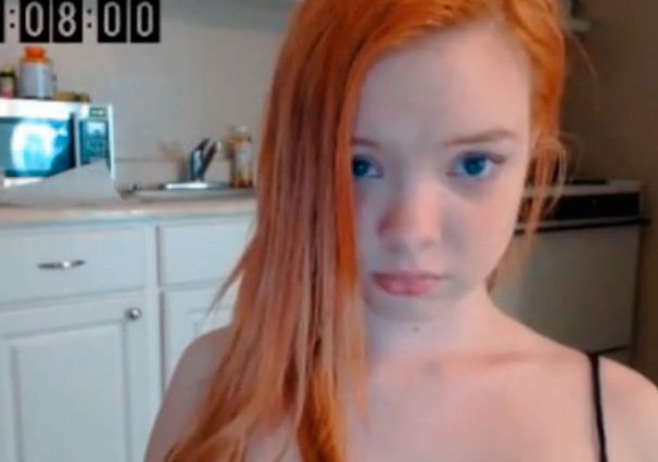 Redhead babe watching otngagged