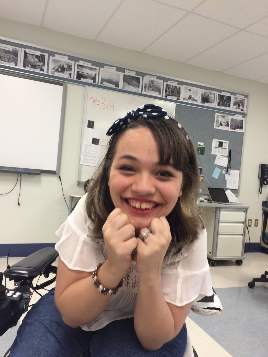 ItsKamrynUlrich's tweet image. my family  @HesterUlrich66 @CameronMarsh___ my big bro the oldest my little sis @LunaUlrich1 I'm in the middle