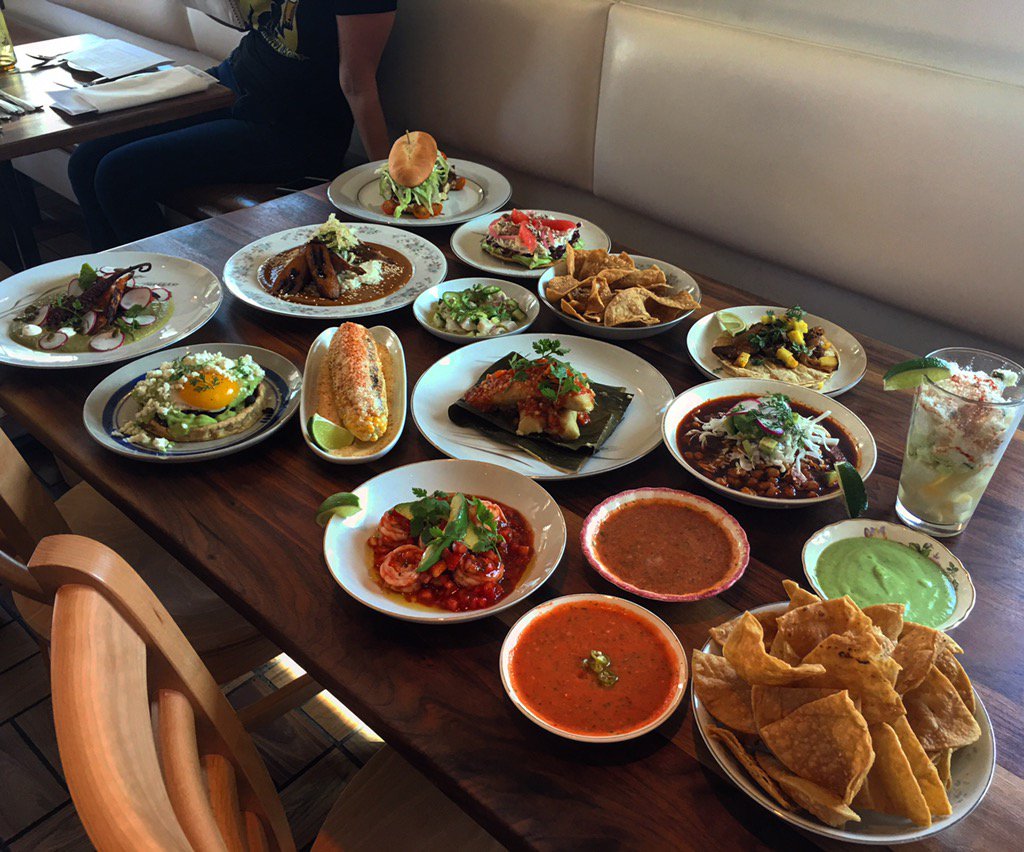 RachelVanTil's tweet image. Only bad people don't like tacos or micheladas #mabelgray #taqueriatakeover #michelada #bombita