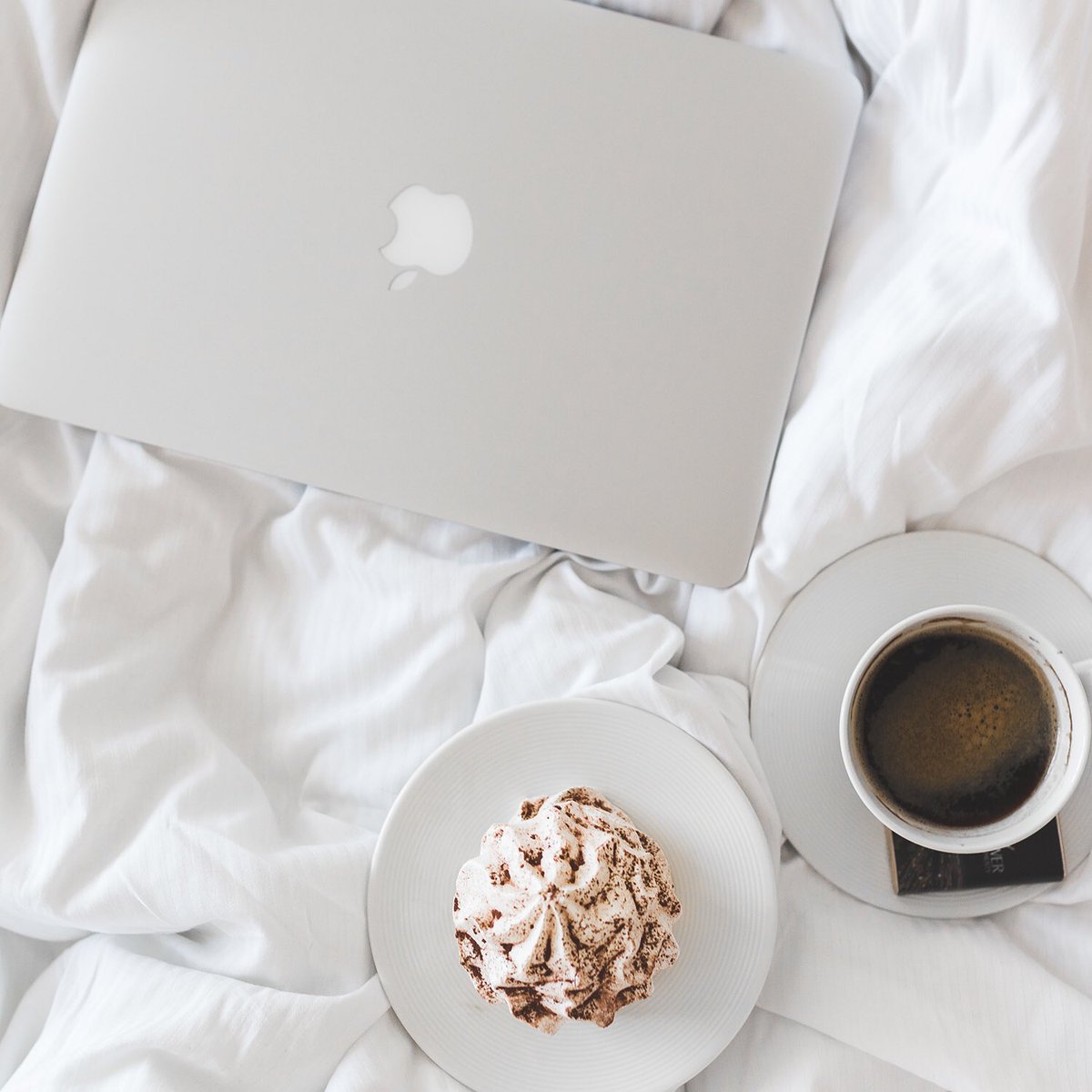 SongaDesigns's tweet image. Slow start to the week, but we're back to the #hustle! 🍩 ☕️