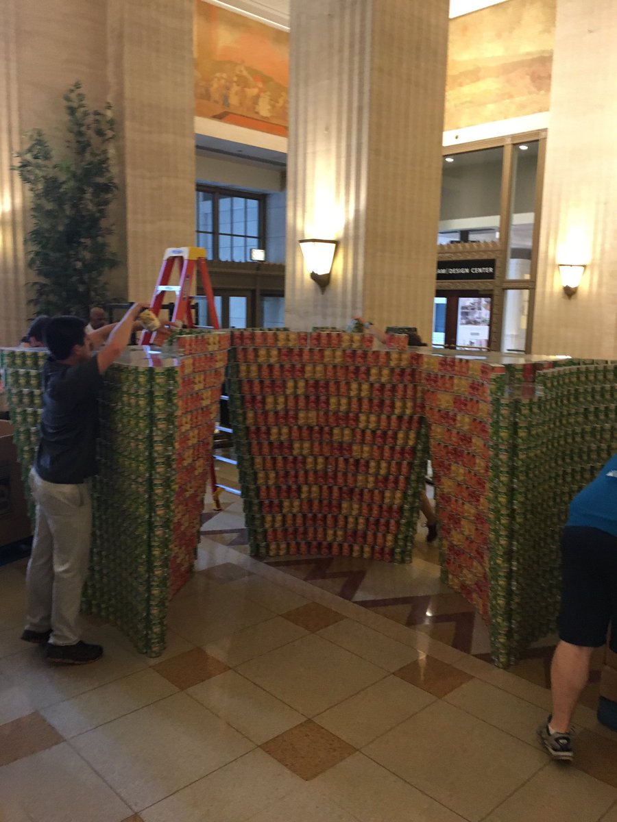 JmeZwierzynski's tweet photo. All good things must come down! #deCANstruction #ErodingHunger #teamwork @ChiCanstruction https://t.co/A7pHbbvBm9