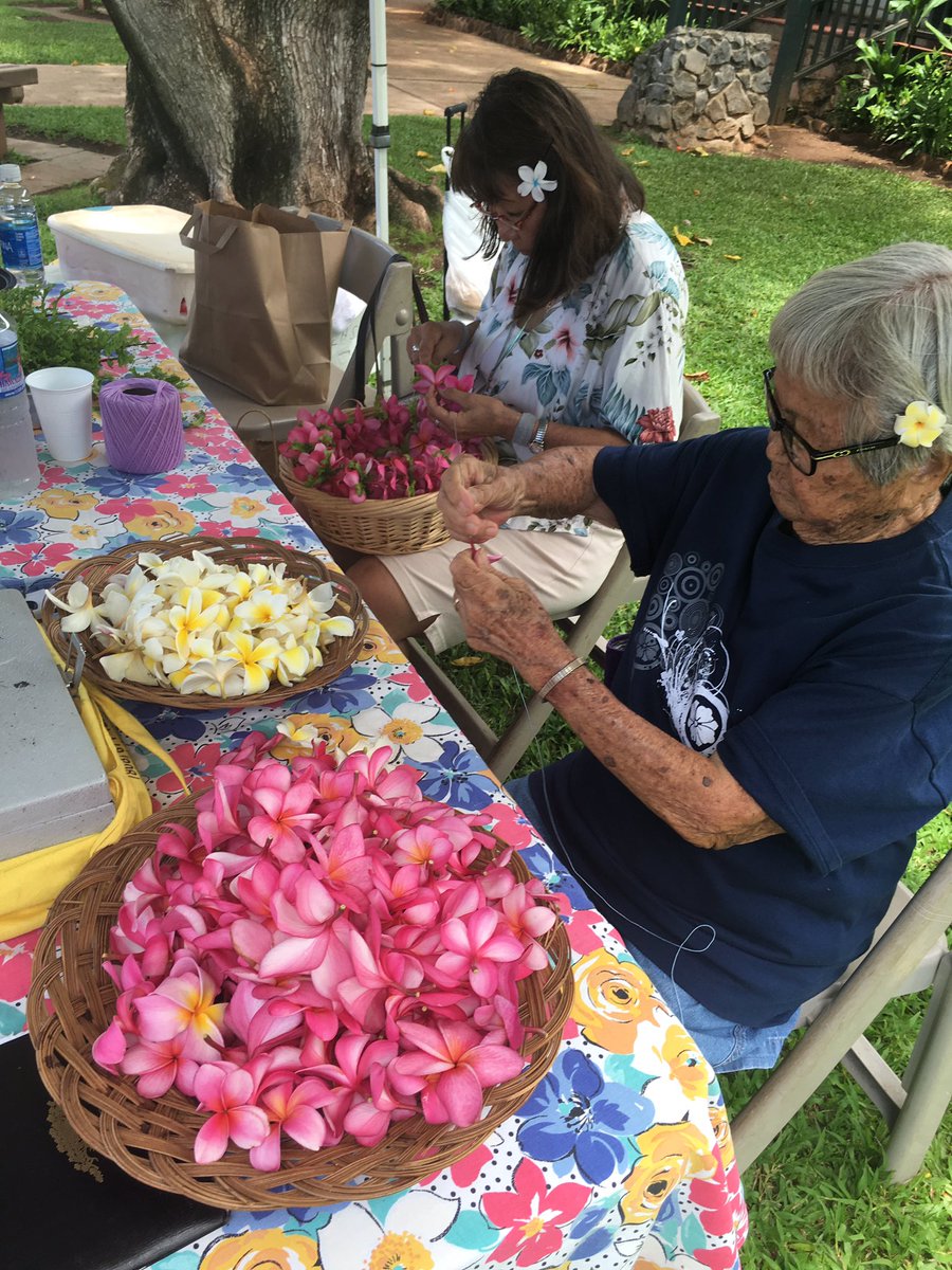 lesliedines's tweet photo. All sorts of pretty on #Maui!! #paradise #leiday #sofragrant https://t.co/YMfQN6HJKb